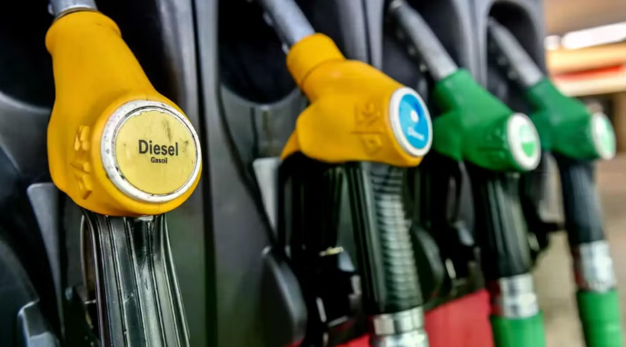 G7 đồng ý giải phóng 100 triệu thùng dầu, giá diesel giảm mạnh